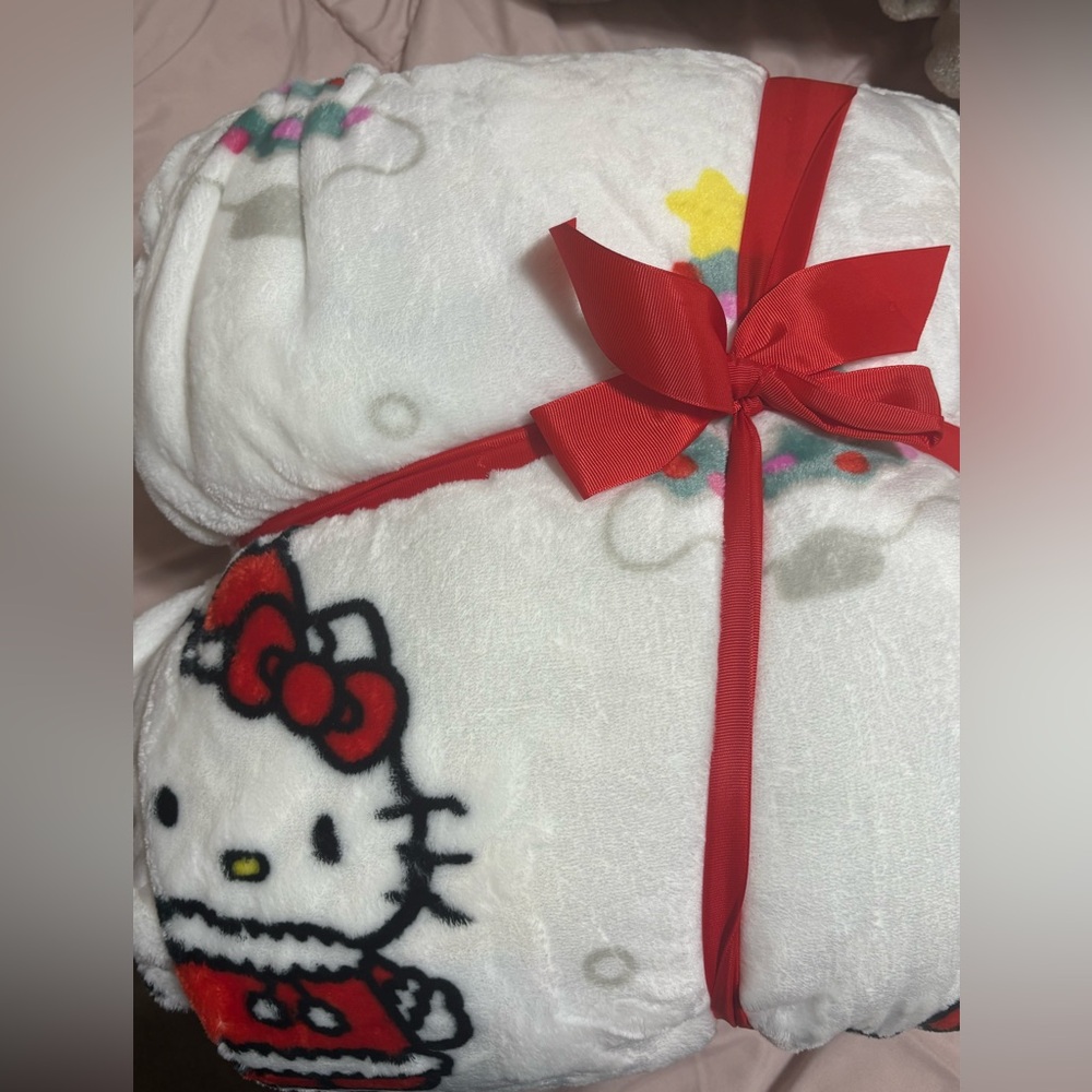 NWT Hello Kitty Plush White Christmas Blanket 2023 90" x 90" Full/Queen